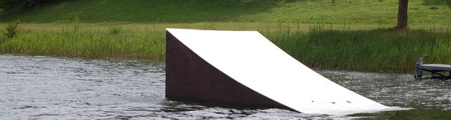 Süsel Seeparx Features Wakeboard Park - Kicker groß rechts